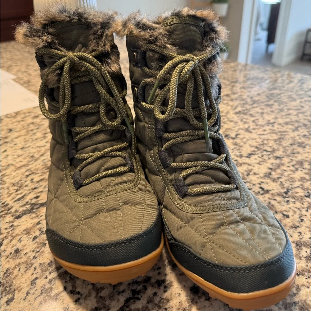Columbia Women's Olive Green Quilted Waterproof Winter Boots with Faux Fur